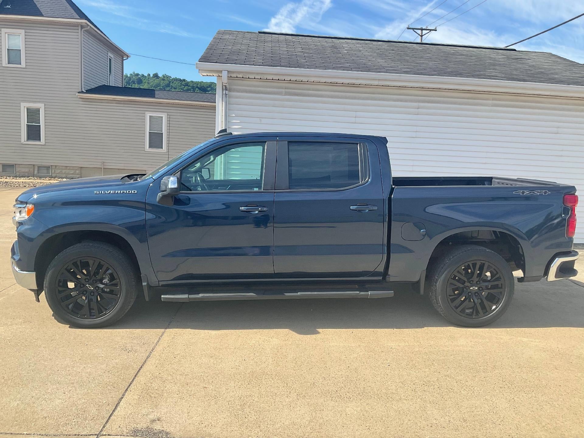 2023 Chevrolet Silverado 1500 LT (2FL)