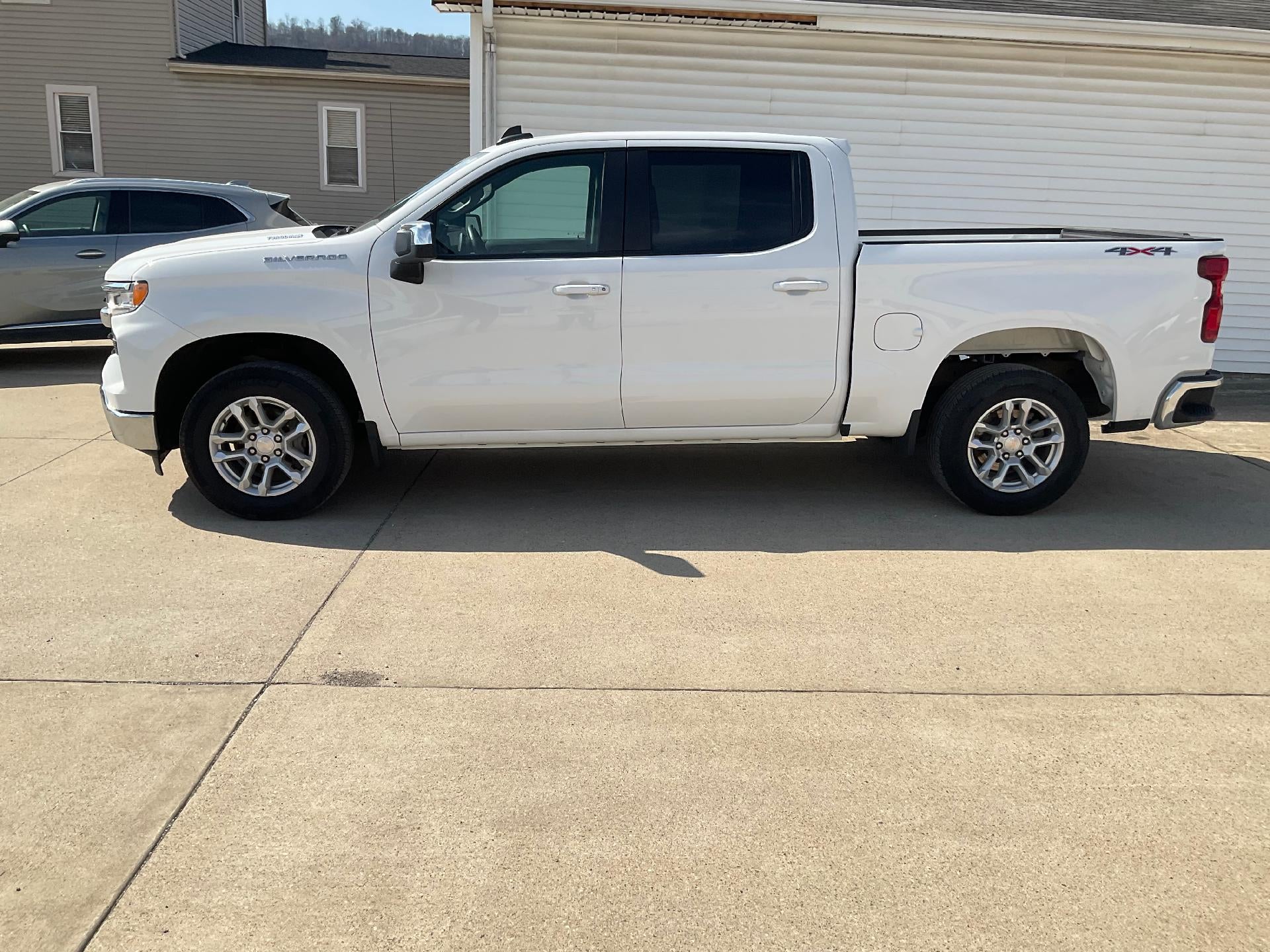 2024 Chevrolet Silverado 1500 LT (2FL)