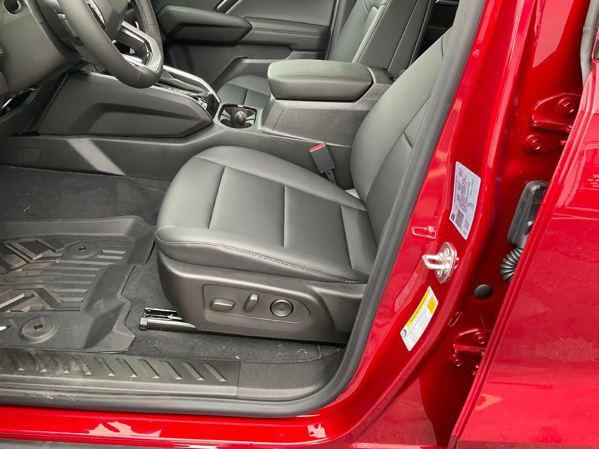 2025 Chevrolet Colorado WT/LT