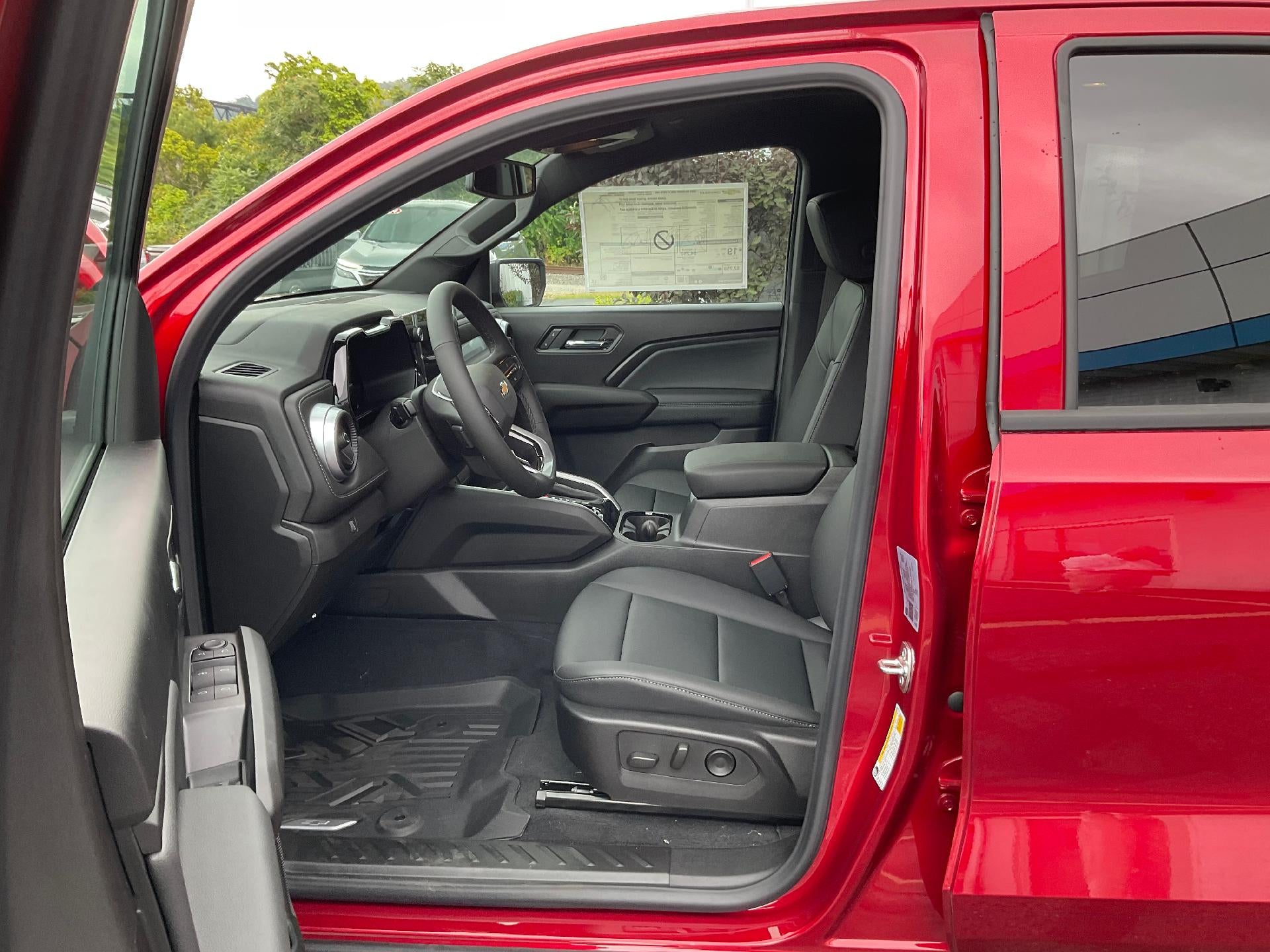 2025 Chevrolet Colorado WT/LT