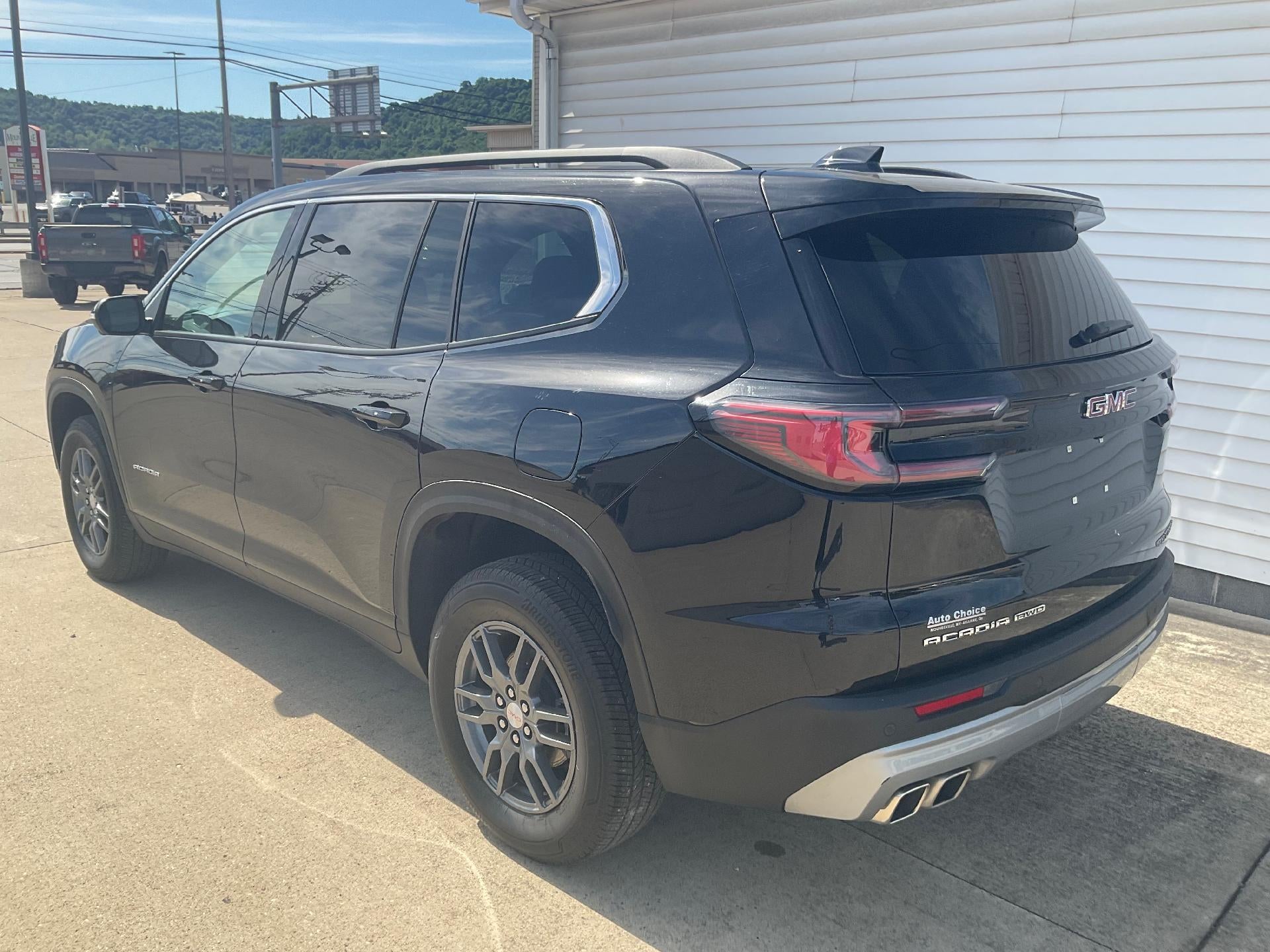2025 GMC Acadia Elevation