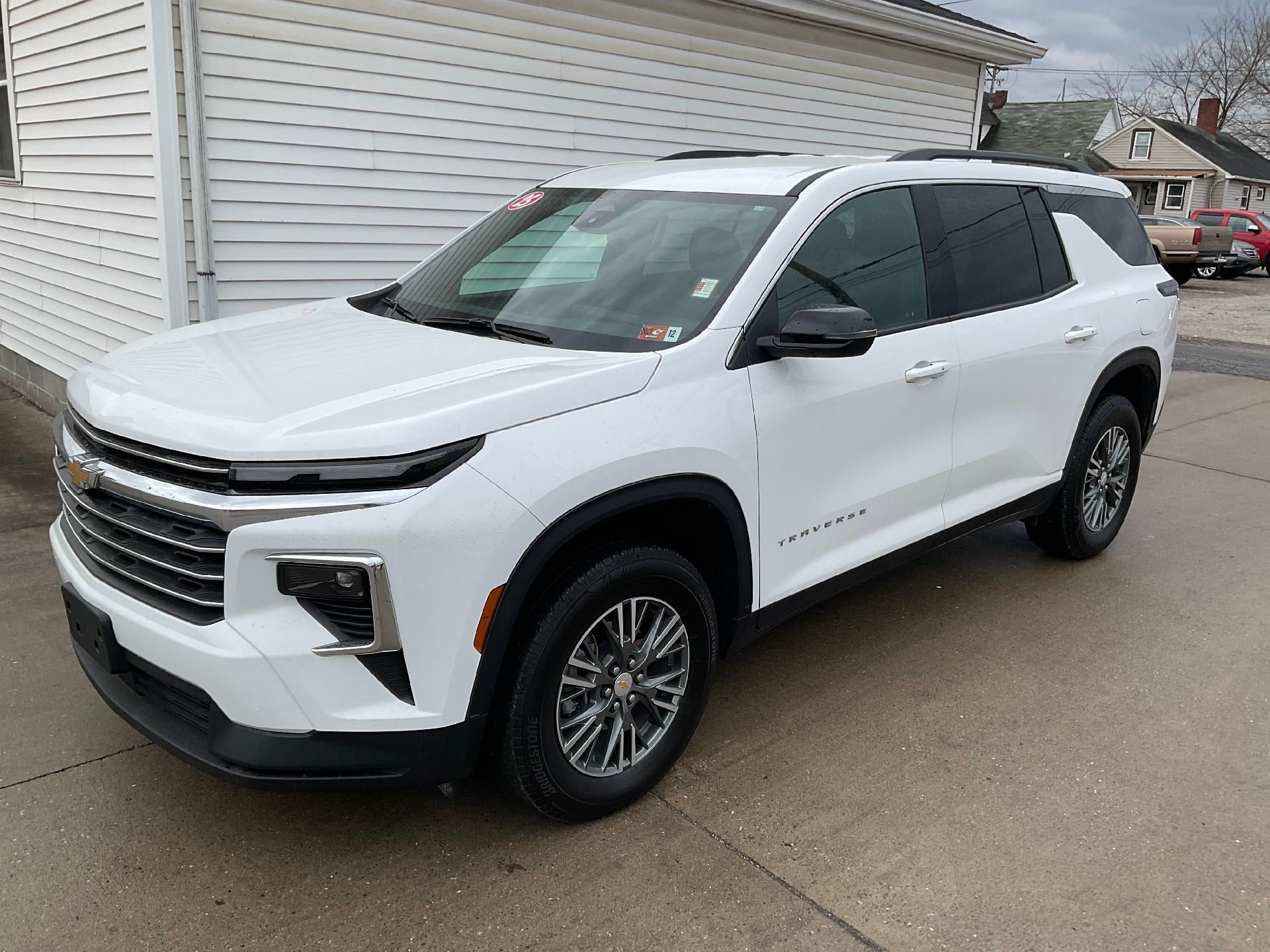 2025 Chevrolet Traverse LT