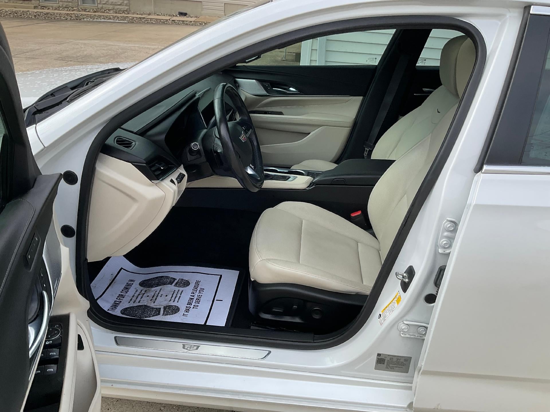 2021 Cadillac CT4 4dr Sdn Premium Luxury
