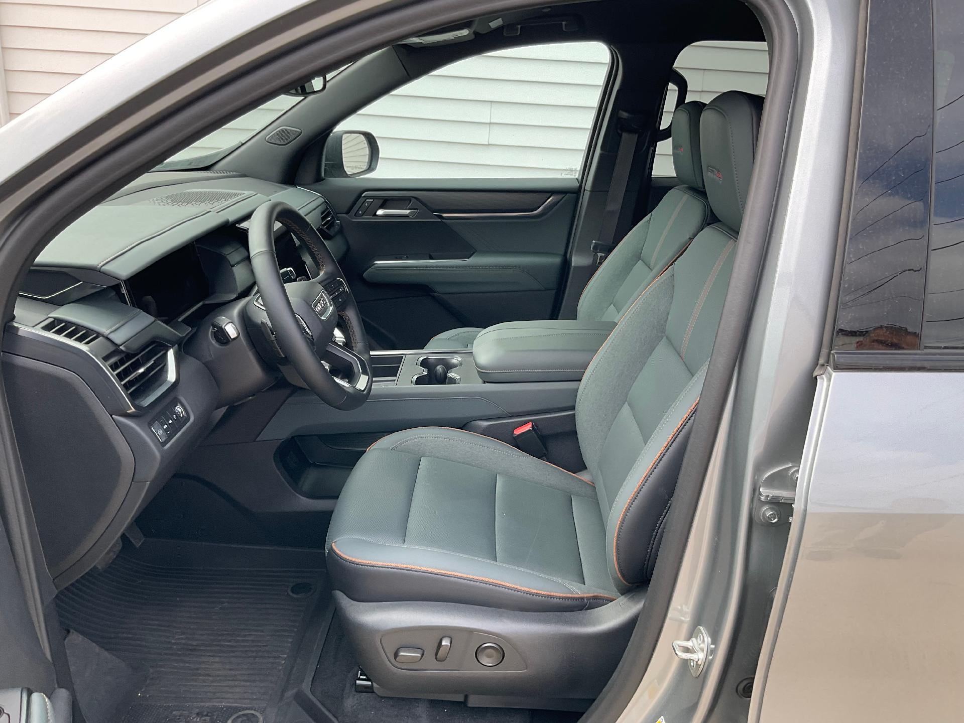 2024 GMC Acadia AWD AT4