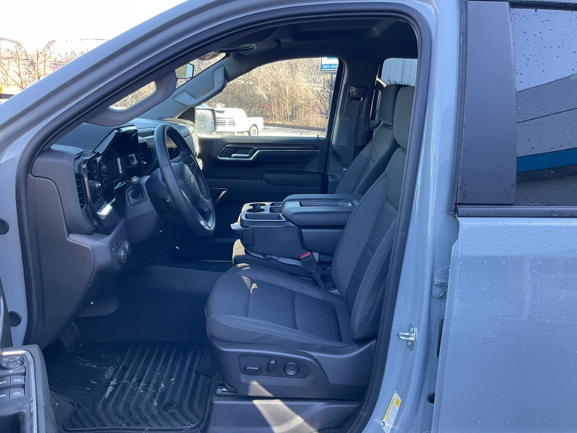 2024 Chevrolet Silverado 1500 Crew Cab Short Box 4-Wheel Drive LT 2FL